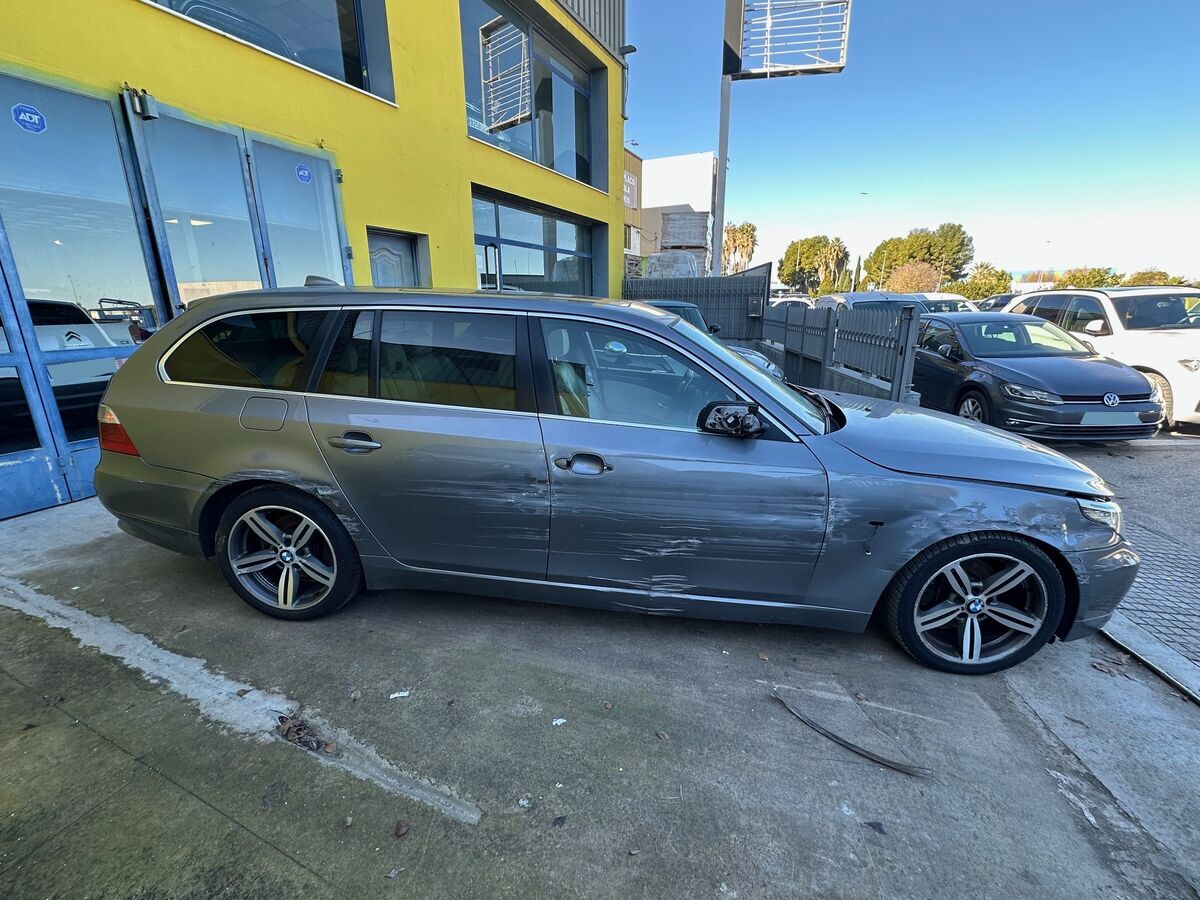 Miniatura BMW 5 Series 2008 530d Touring 2008 3