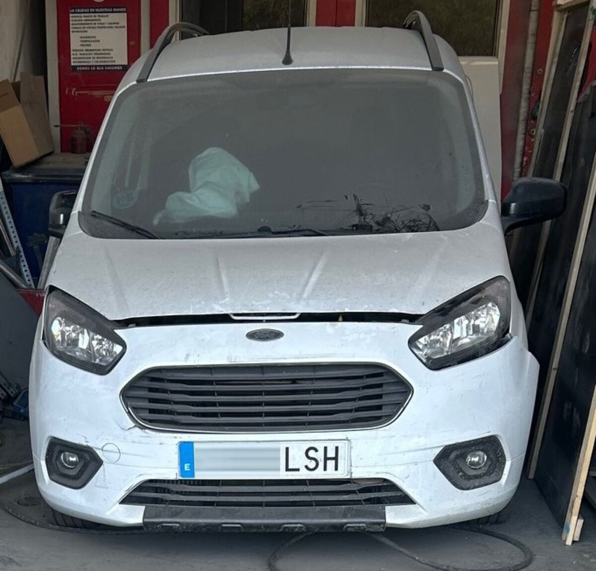 FORD TOURNEO COURIER AÑO 08/2021 POCO GOLPE