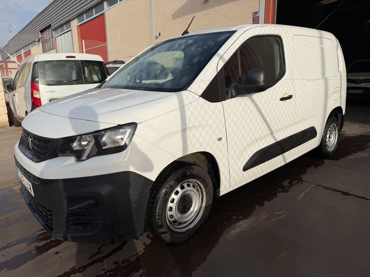 1.5 BlueHdi Año 7/2021 *** 5.990 € ***