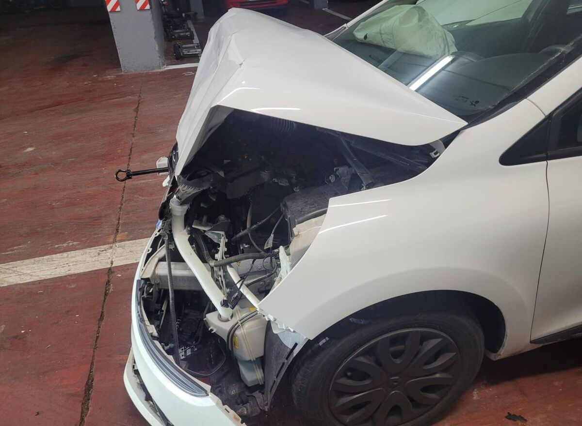 Miniatura Renault Clio 2019 RENAULT CLIO 06/2019 CON GOLPE 2.600€ 3