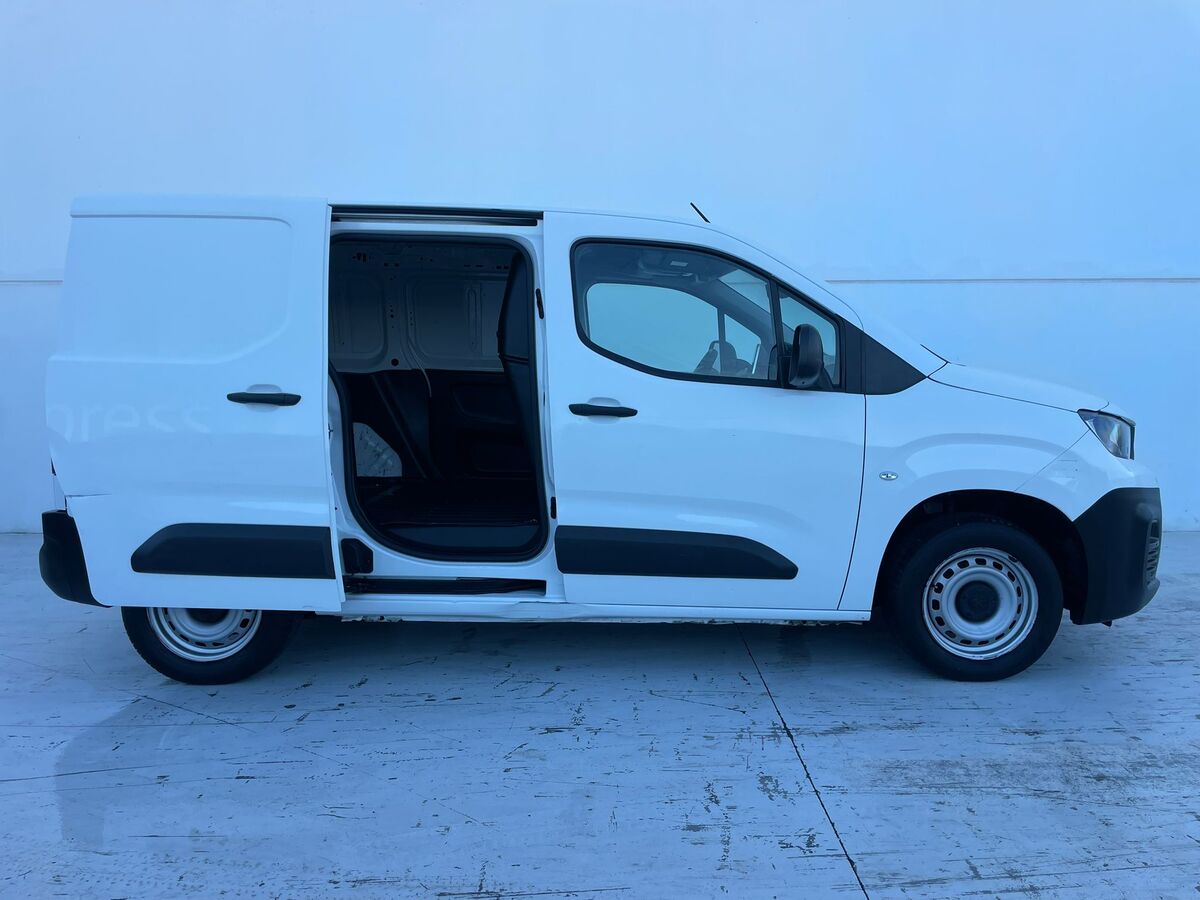 Miniatura Peugeot Partner 2021 BlueHDi 100 cv. -Motor averiado- 7.500€ 7
