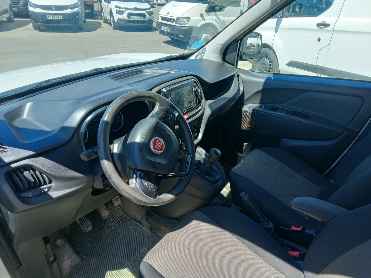 Miniatura Fiat Doblo 2022 1.6SX 90CV 10