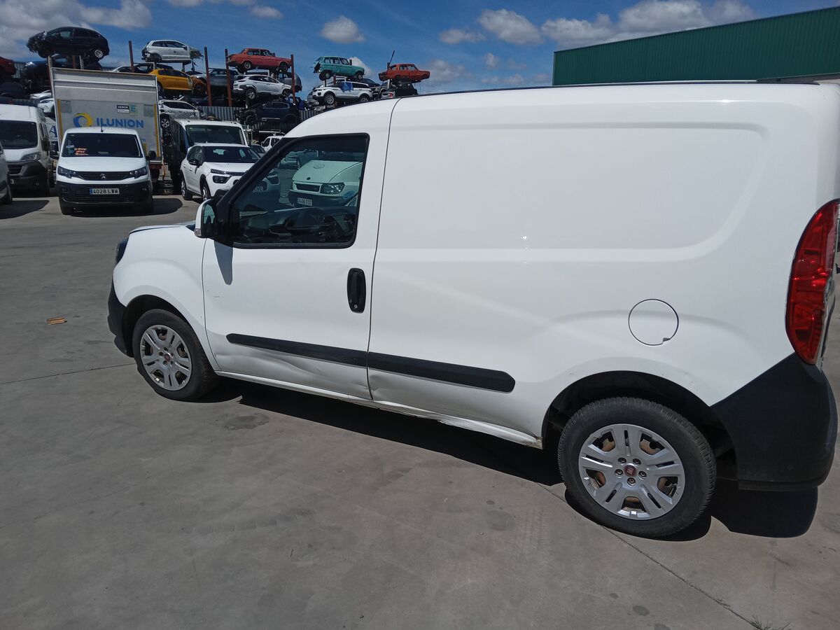 Miniatura Fiat Doblo 2022 1.6SX 90CV 5