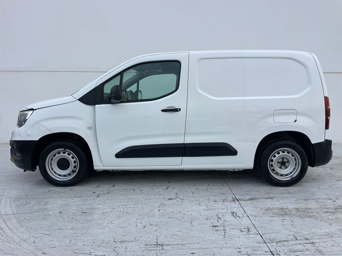 Miniatura Opel Combo 2022 3P. Furgón 1.5D 100 cv. -Av. Motor- 7.500€ 7